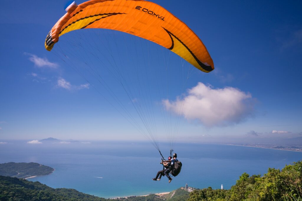 saut en parachute avec moniteur